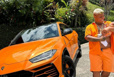 MC Ryan SP presenteia filha de 1 mês com carro de R$ 4 milhões