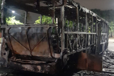 Dois ônibus são incendiados em 24 horas na cidade do Rio