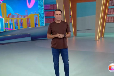 Tadeu Schmidt fala sobre Vanessa Lopes no programa ao vivo: 'Acompanhando de perto'