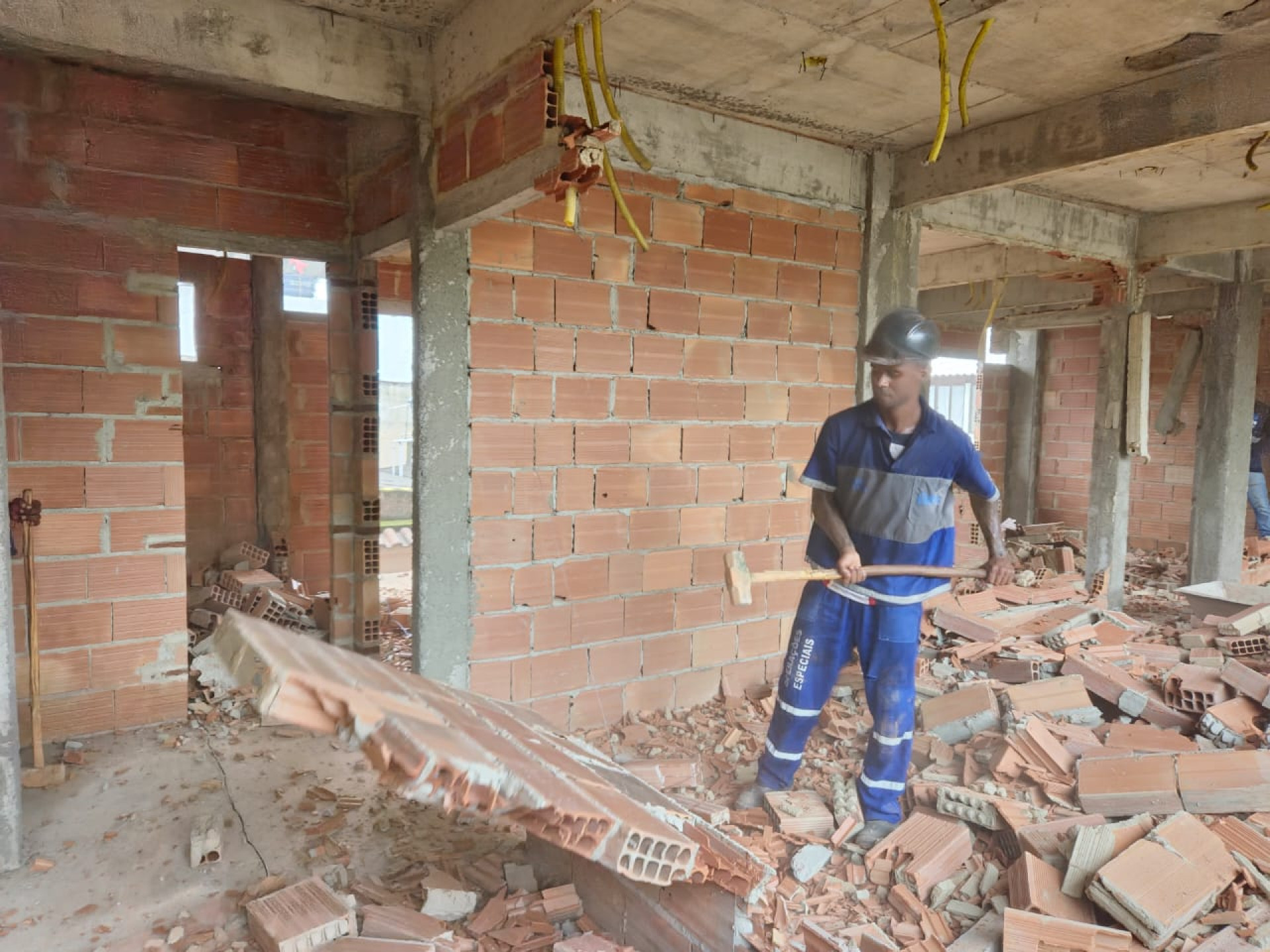 Segundo a prefeitura, imóvel não atende à legislação da região, que autoriza construções com dois andares - Divulgação / Seop