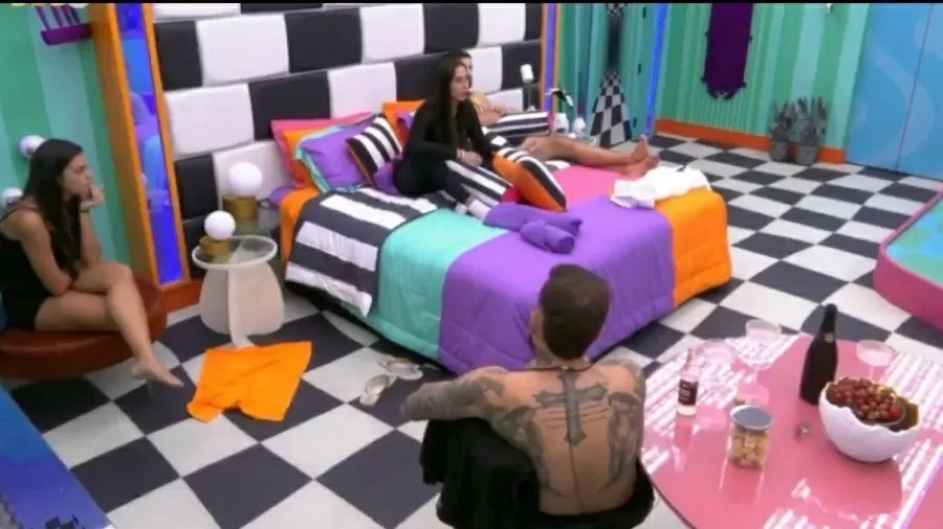 Brothers conversam sobre Vanessa Lopes no quarto do líder e são repreendidos - Reprodução