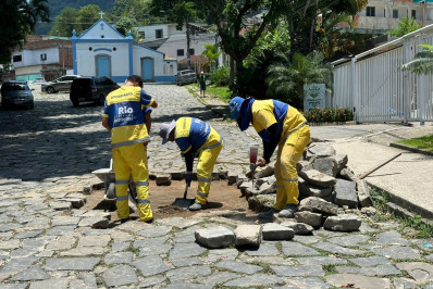 Piso da via de acesso à igreja histórica no Camorim é recuperado