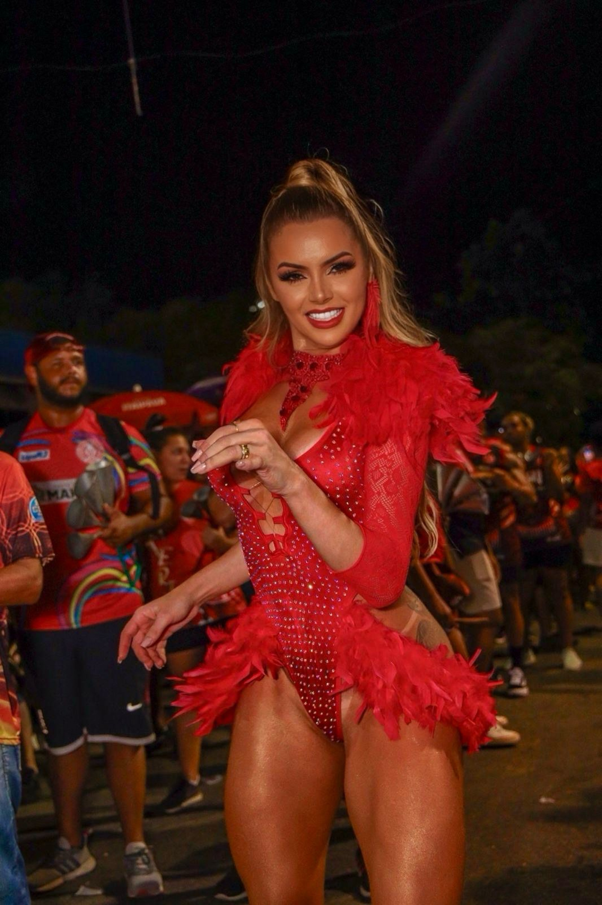 Thalita Zampirolli participa de ensaio de rua da Unidos de Padre Miguel - Léo Cordeiro / Divulgação