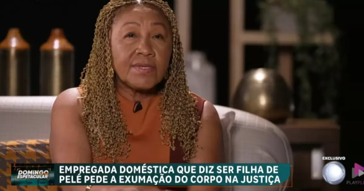 Maria do Socorro Azevedo, mulher que diz ser filha de Pelé, fez um requerimento na Justiça pedindo a exumação do corpo do Rei do Futebol - Reprodução Record TV