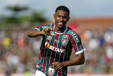 Atlético-GO oficializa a contratação de Lelê, atacante do Fluminense