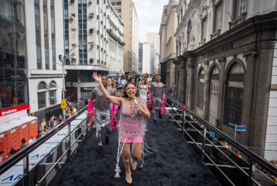 'O canto dessa cidade é meu': estreia de Daniela Mercury no Carnaval do Rio arrasta multidão
