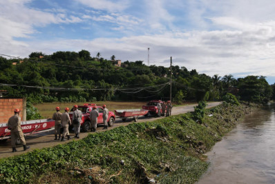 Bombeiros usam sonar na Baía de Guanabara durante oitavo dia de buscas por desaparecidos do temporal