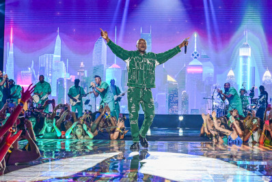 Thiaguinho grava DVD, em São Paulo, com participações de Liniker, L7nnon e mais; veja as fotos