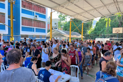 Moradores de comunidade no Itanhangá recebem documento que viabiliza regularização fundiária