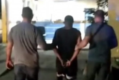 Foragido da Justiça condenado por tráfico e roubo é preso em Arraial do Cabo