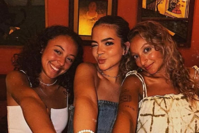 Mel Maia faz tatuagem em conjunto com colegas de 'Avenida Brasil'