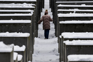Pesquisa aponta que quase 250 mil sobreviventes do Holocausto continuam vivos