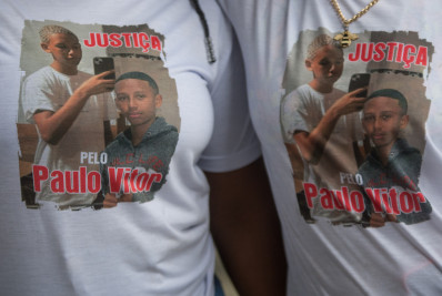 Familiares de jovem sequestrado em Brás de Pina fazem manifestação no Palácio Guanabara