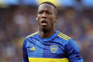 Botafogo planeja nova investida em Advíncula, do Boca Juniors