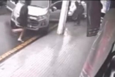 Câmeras flagram assassinato em porta de agência de automóveis em Volta Redonda