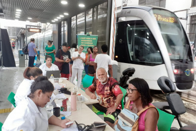 Atendimentos gratuitos de saúde são realizados na estação Central do VLT