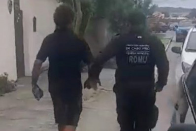 Homem é preso por agredir mãe e avó em Cabo Frio