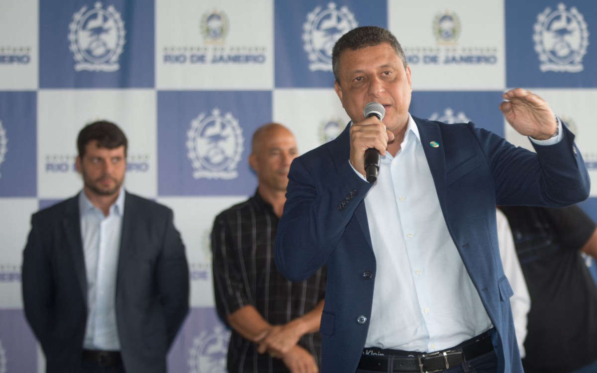 Dr. Fl&aacute;vio, secret&aacute;rio de Agricultura do Estado, discursando na inaugura&ccedil;&atilde;o da expans&atilde;o do pavilh&atilde;o 21 do Ceasa/RJ
