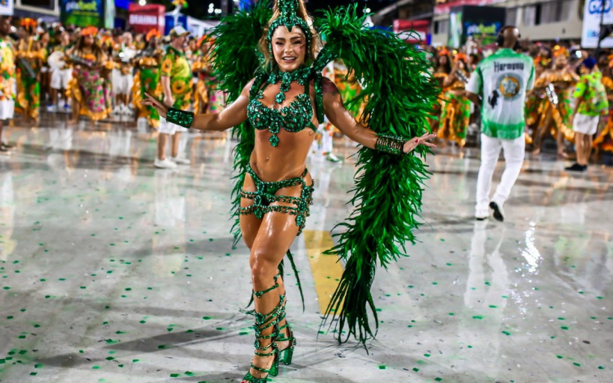 Fabíola Andrade, rainha da Mocidade, revela detalhe da fantasia para o  Carnaval 2024 | O Dia na Folia | O Dia