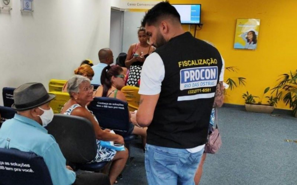 Procon autua agências bancárias