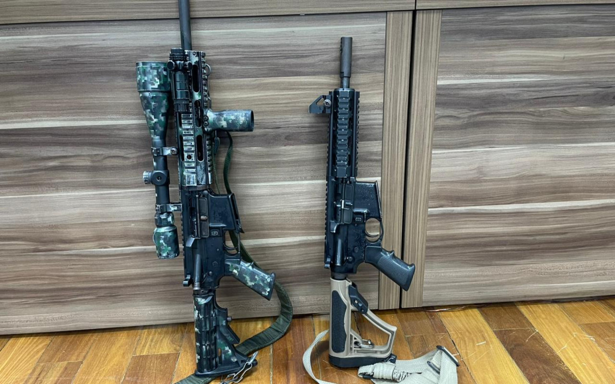 Fuzis apreendidos na operação que prendeu líderes de milícia