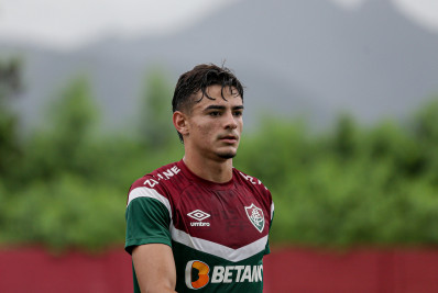 Fluminense acerta renovação de contrato do zagueiro Felipe Andrade