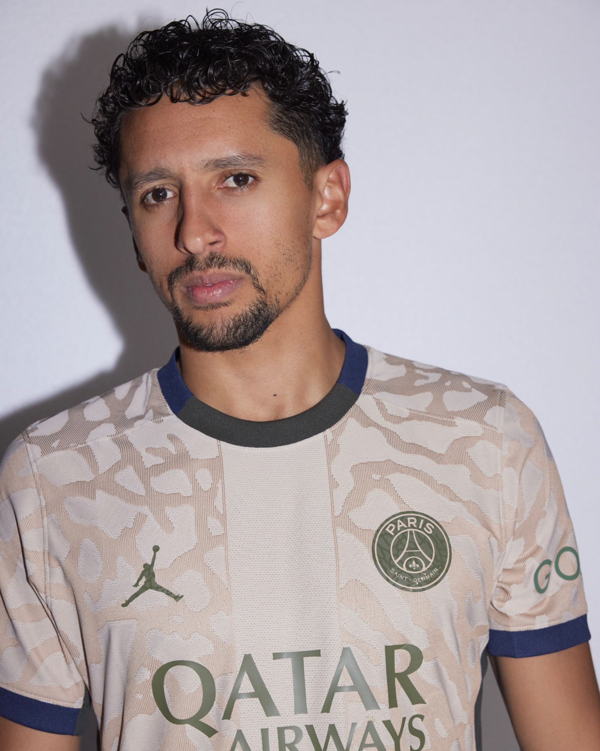Marquinhos com a nova camisa do PSG