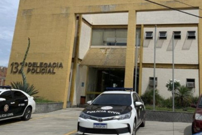 Foragida da Justiça é presa em Arraial do Cabo por tráfico de drogas