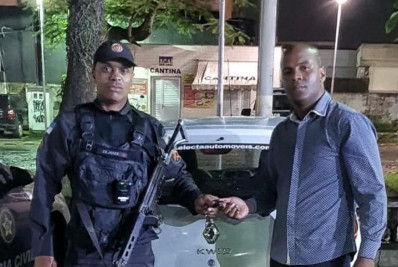 Polícia Militar recupera carro roubado em Belford Roxo