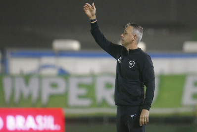 Tiago Nunes enxerga pontos positivos na derrota do Botafogo, mas alerta: 'Faltou refino'