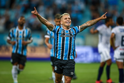 Soteldo revela que usa camisa infantil no Grêmio: 'P é muito grande'