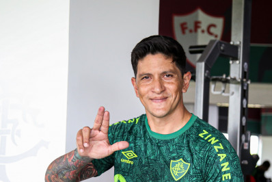 Elenco principal do Fluminense e Diniz se reapresentam para temporada de 2024