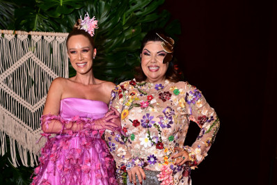 Famosos curtem baile pré-carnaval e arrasam nos looks; veja