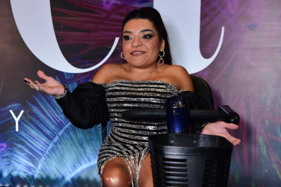 Pequena Lo comemora aniversário cercada de amigos famosos