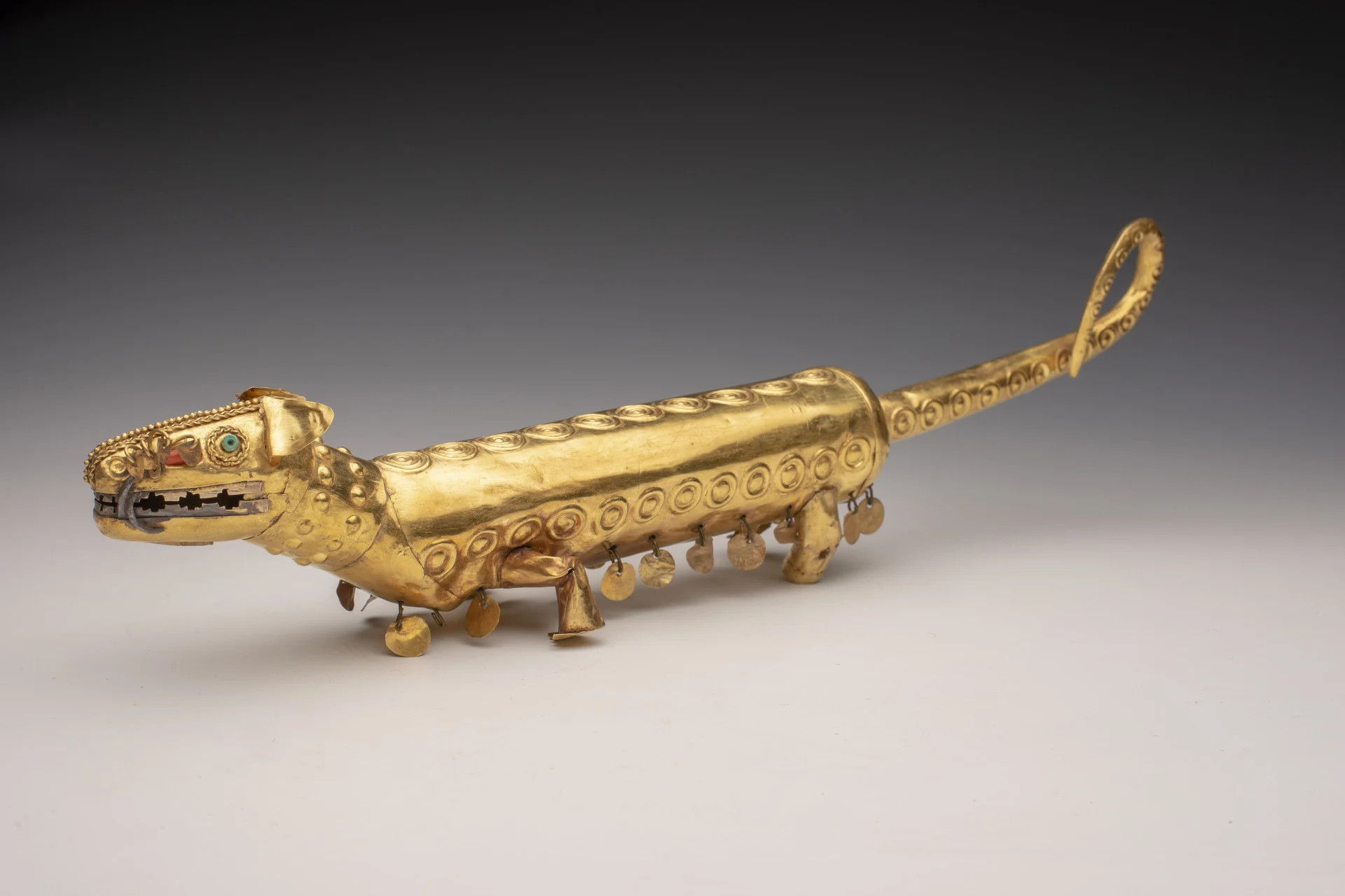 Objeto de ouro que constituía um conjunto funerário - Divulgação 