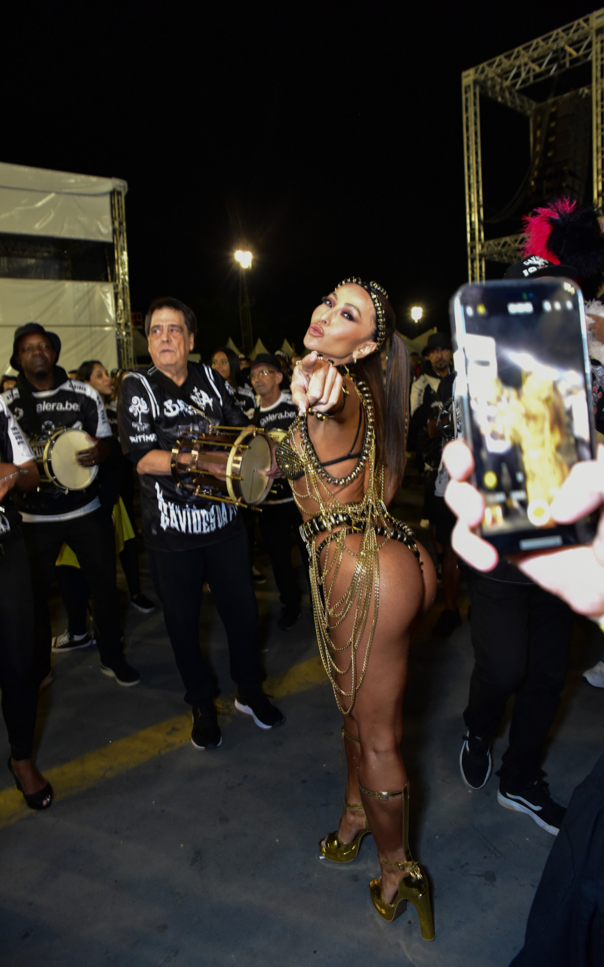 Sabrina Sato participa do ensaio técnico da Gaviões da Fiel no Sambódromo do Anhembi