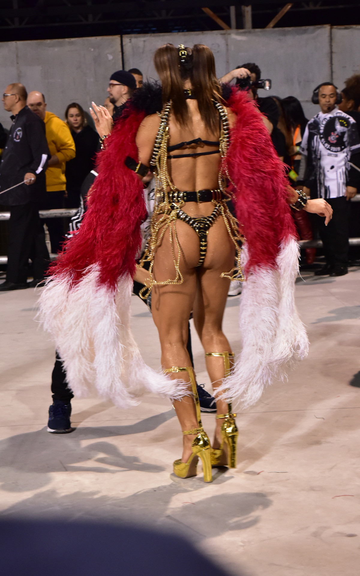 Sabrina Sato participa do ensaio técnico da Gaviões da Fiel no Sambódromo do Anhembi