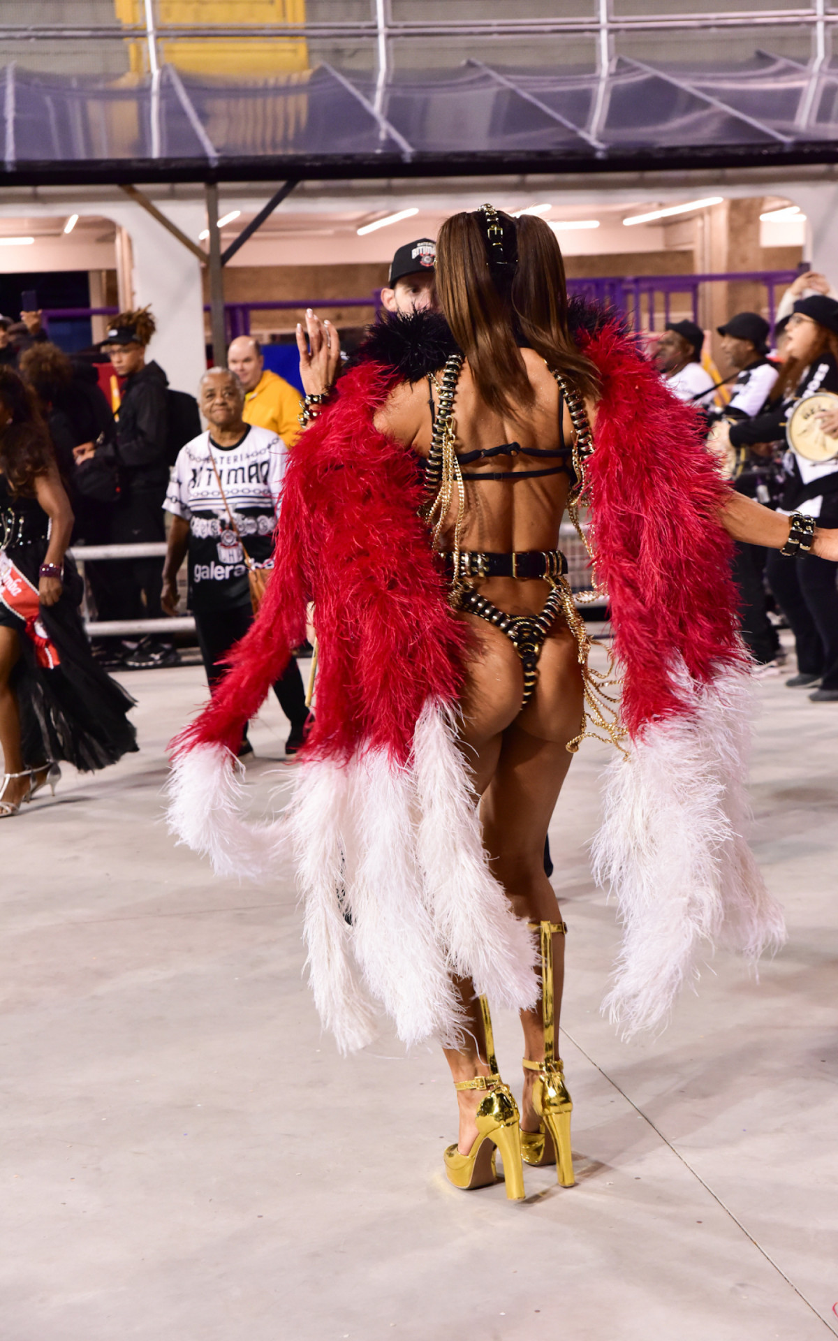 Sabrina Sato participa do ensaio técnico da Gaviões da Fiel no Sambódromo do Anhembi