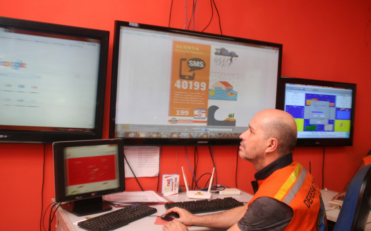 A defesa Civil monitora diariamente as mudanças climáticas. Qualquer alteração é comunicada via whatsapp, SMS e Telegram