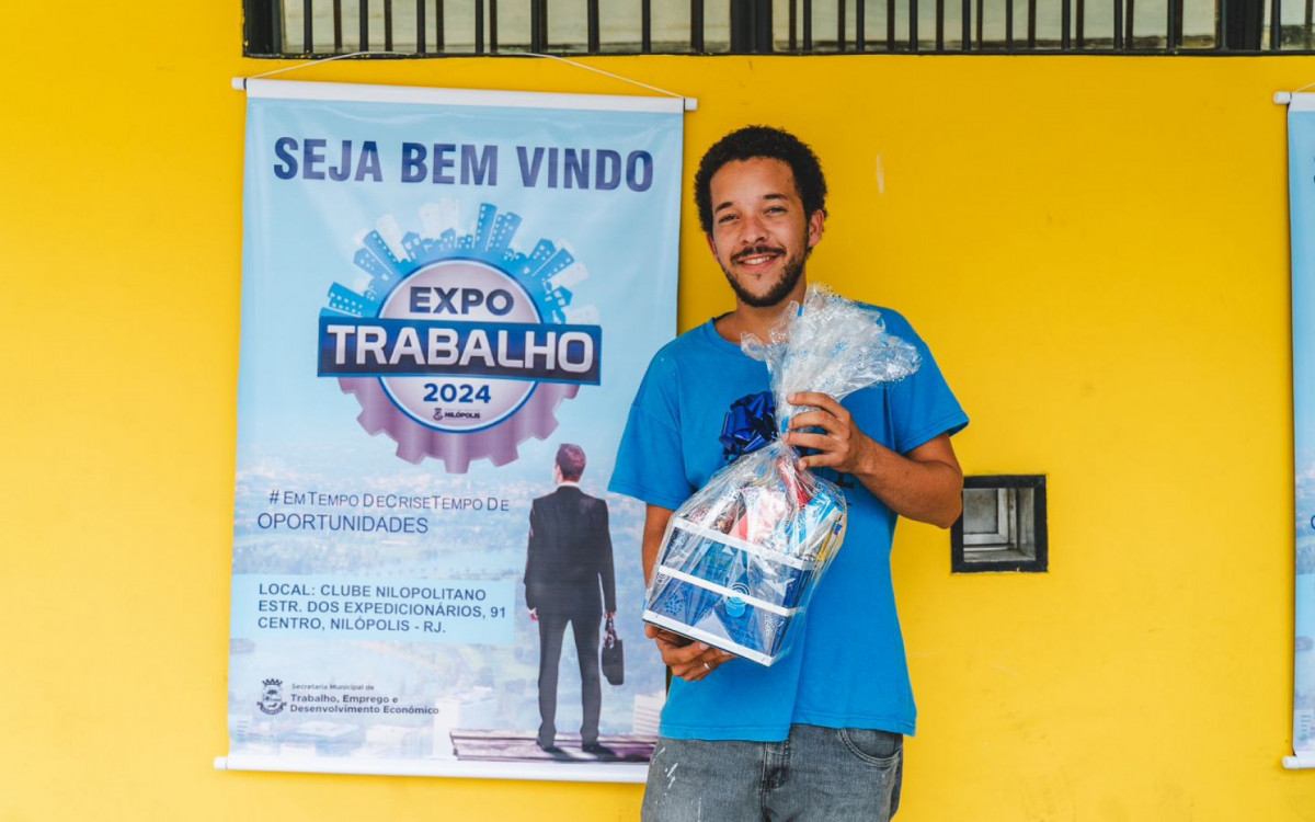 Lucas da Silveira está desempregado há oito meses e foi o primeiro da fila a garantir o atendimento, saindo com duas entrevistas agendadas