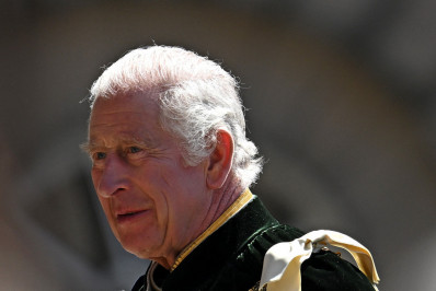 Rei Charles III é hospitalizado para cirurgia de próstata