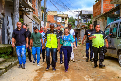 Secretários e primeira-dama de Belford Roxo vistoriam áreas mais afetadas pelas chuvas