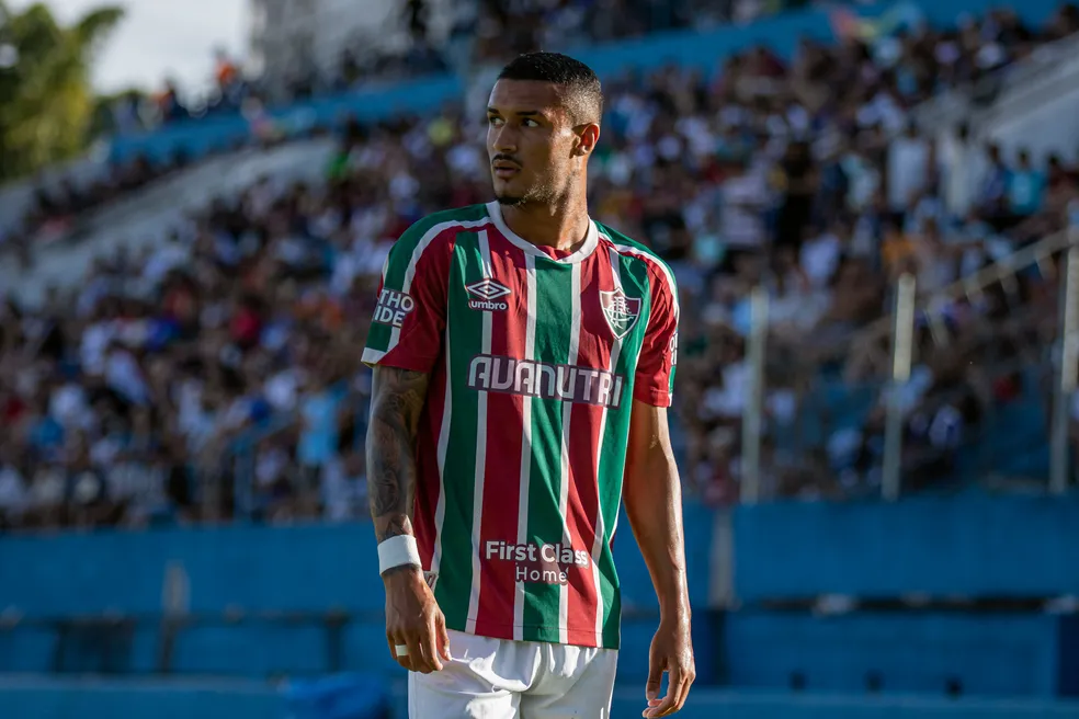 Ex-Fluminense Jefté se destaca na Escócia e vira alvo do Palmeiras