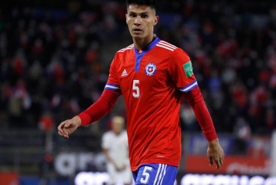 No Rio, Galdames exalta Vasco e aborda relação com Medel: 'Amizade linda'