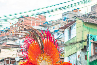 Escola de samba Em Cima da Hora anunca madrinha de bateria