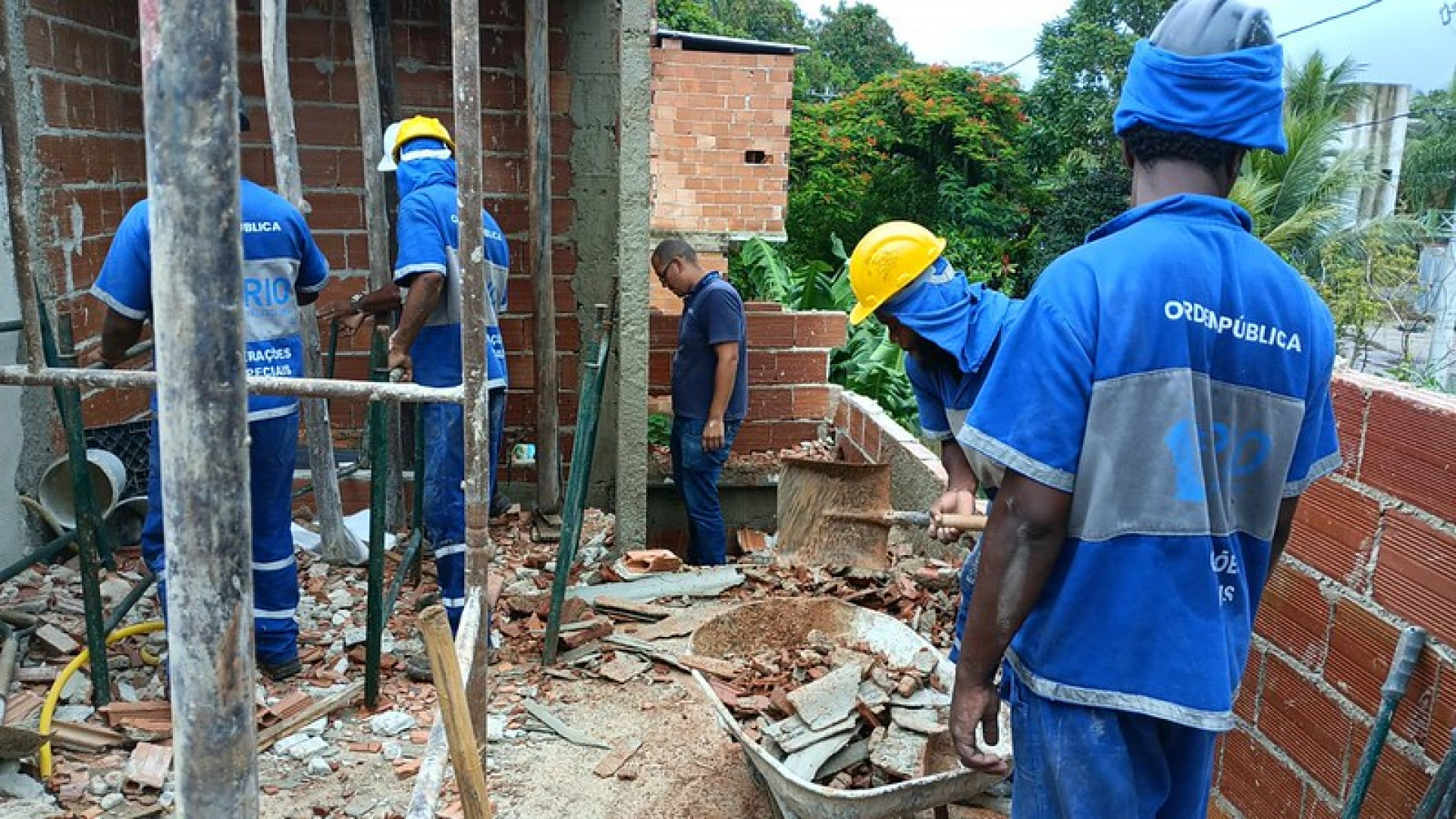 Com o aumento da vazão de água, a estrutura poderia entrar em colapso estrutural e cair - Divulgação/Seop