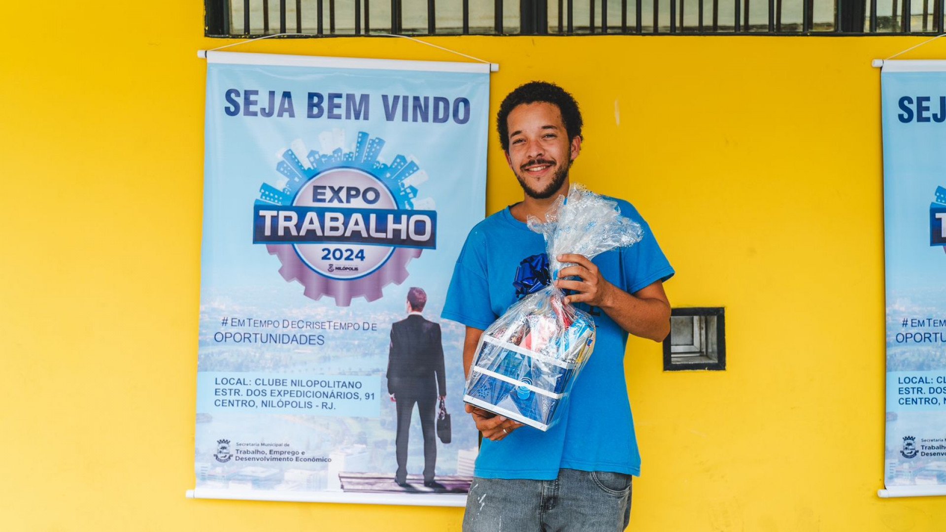 Lucas da Silveira está desempregado há oito meses e foi o primeiro da fila a garantir o atendimento, saindo com duas entrevistas agendadas - Mateus Carvalho / PMN