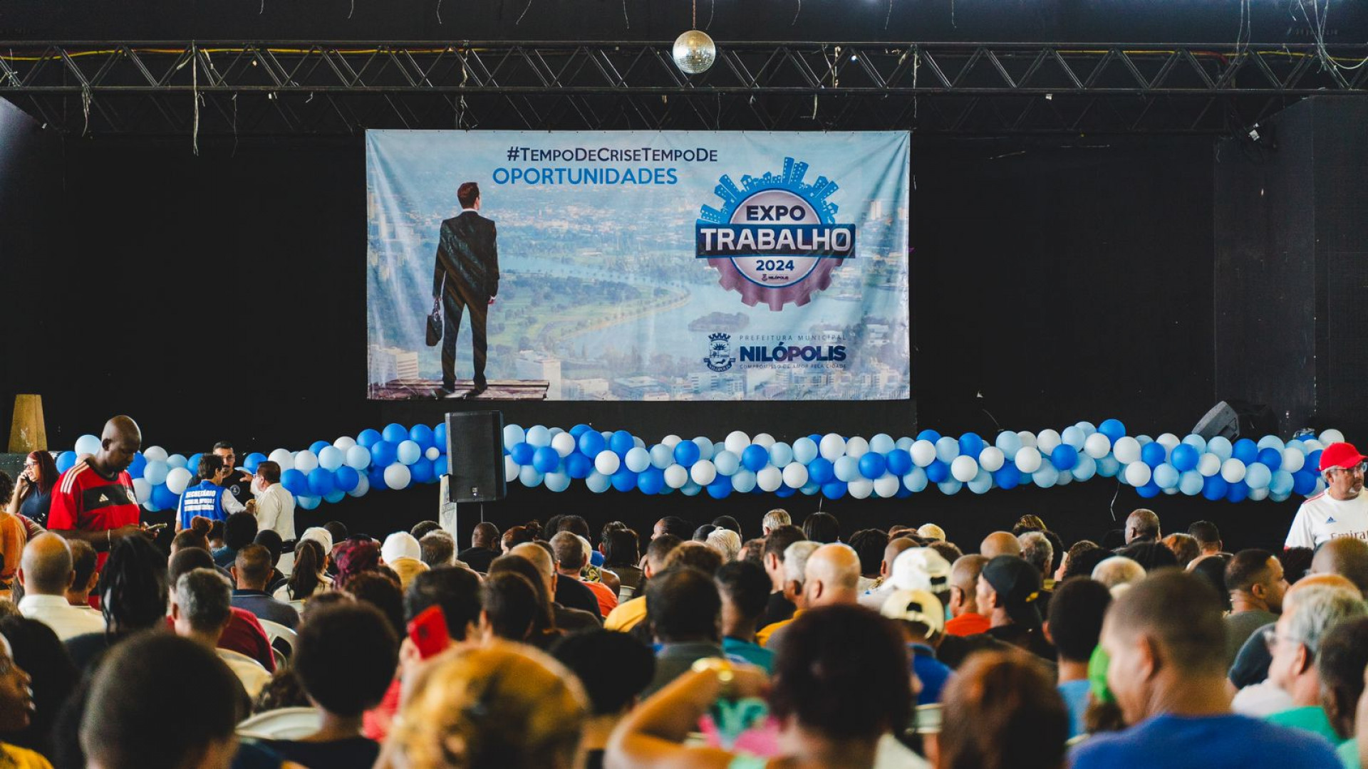 P&uacute;blico presente do Clube Nilopolitano aguardando o in&iacute;cio da Expo Trabalho - Mateus Carvalho / PMN