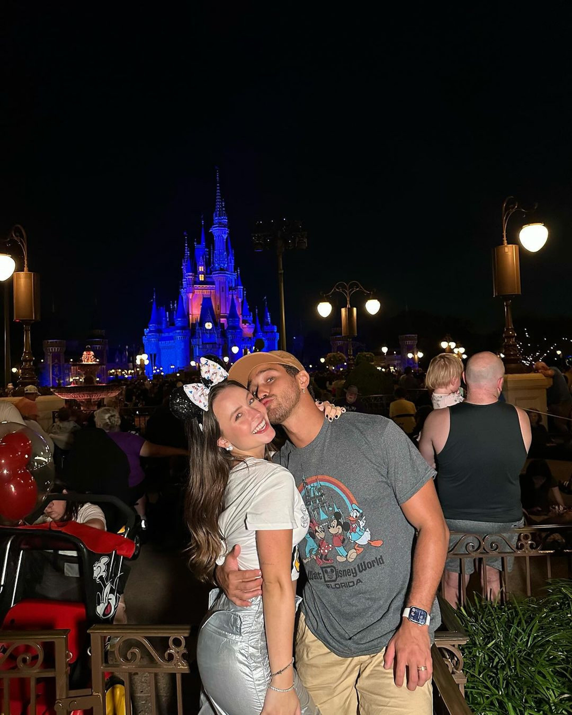 Larissa Manoela curte dia de parque da Disney ao lado do marido, André Luiz Frambach - Reprodução