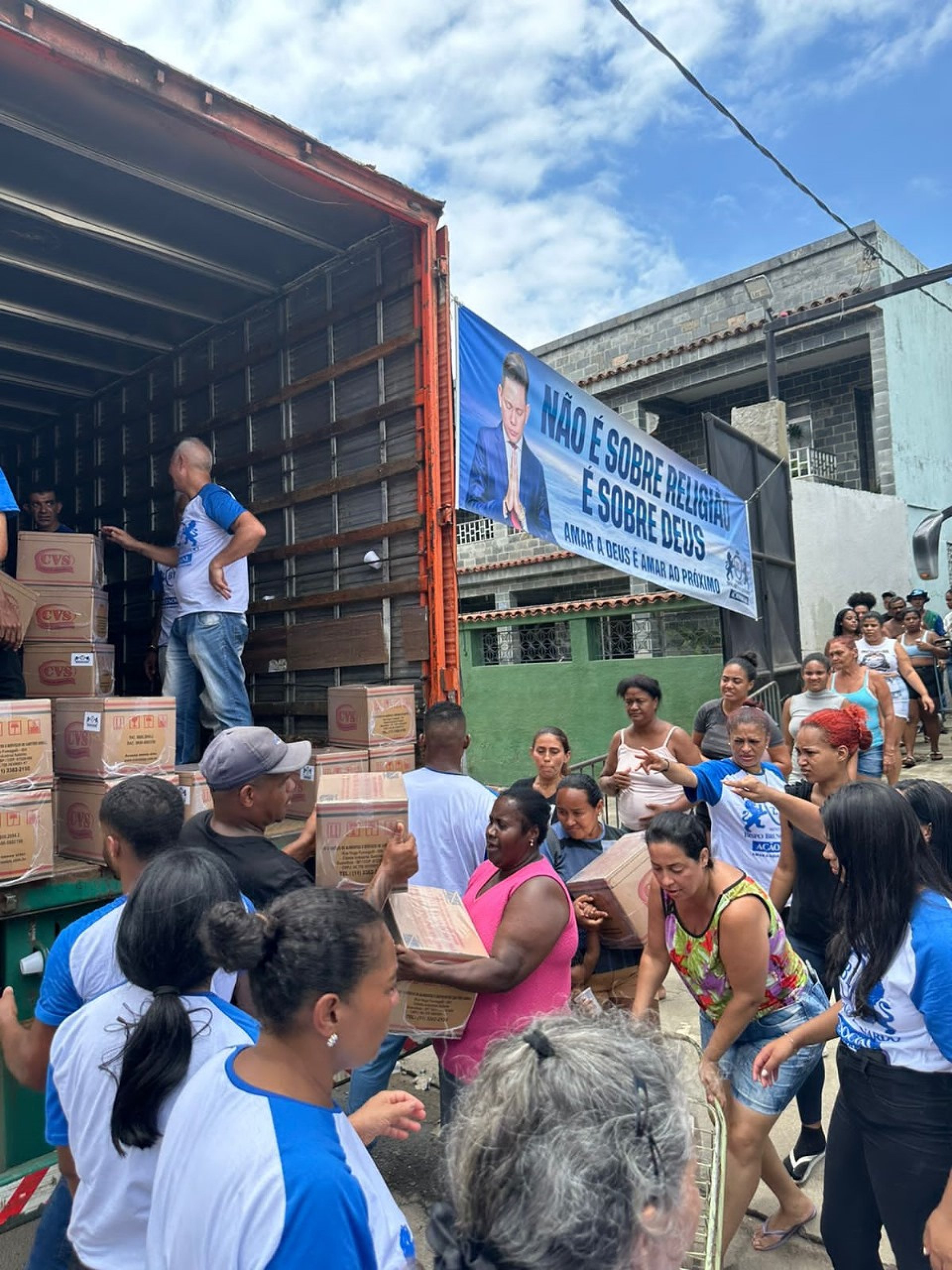 A iniciativa do Bispo Bruno se soma a outras campanhas solidárias em prol dos desabrigados pelo temporal no Rio de Janeiro - Divulgação